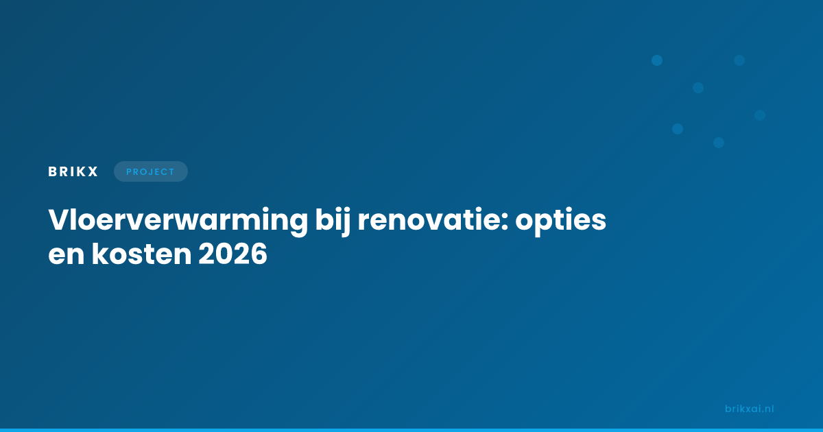 Vloerverwarming wordt aangelegd in een renovatievloer met leidingen, isolatie en verdeler